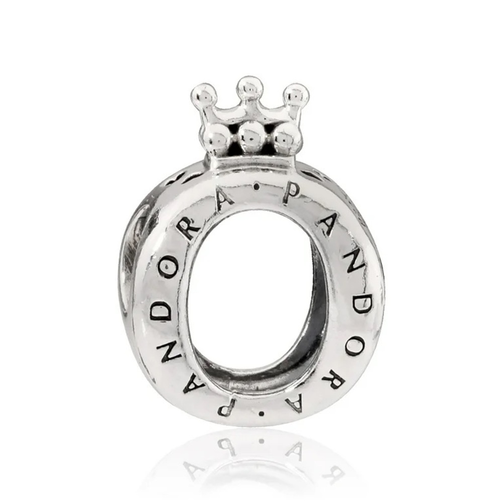 Pandora Crown O charm